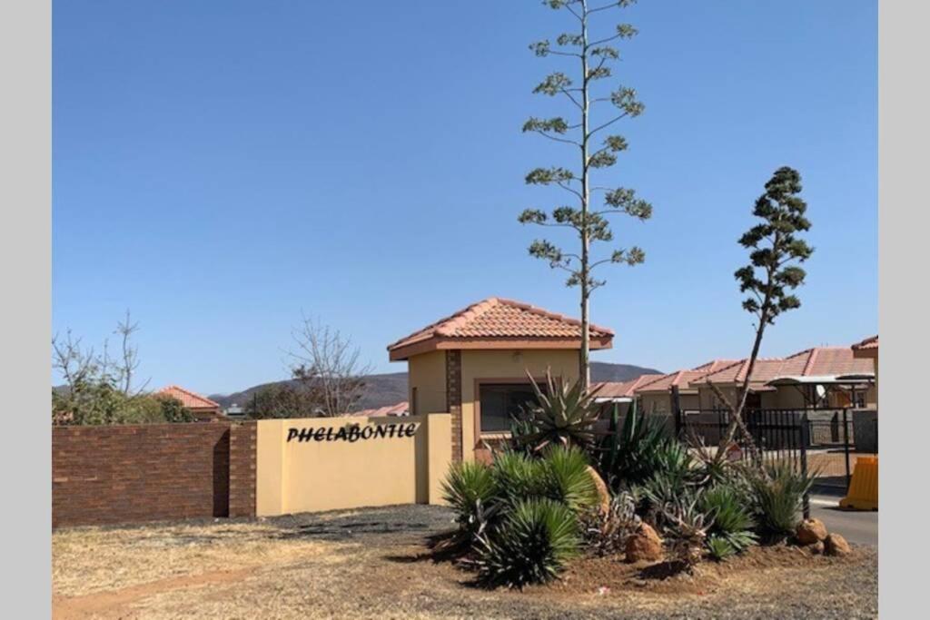 Rhino House With 3 Bedrooms Next To Pilanesberg And Sun City Mogwase Εξωτερικό φωτογραφία
