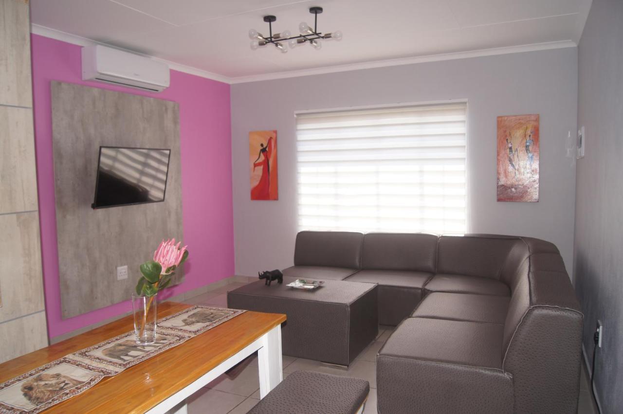 Rhino House With 3 Bedrooms Next To Pilanesberg And Sun City Mogwase Εξωτερικό φωτογραφία